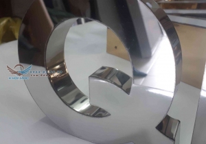 Chữ inox trắng bóng có bền không?