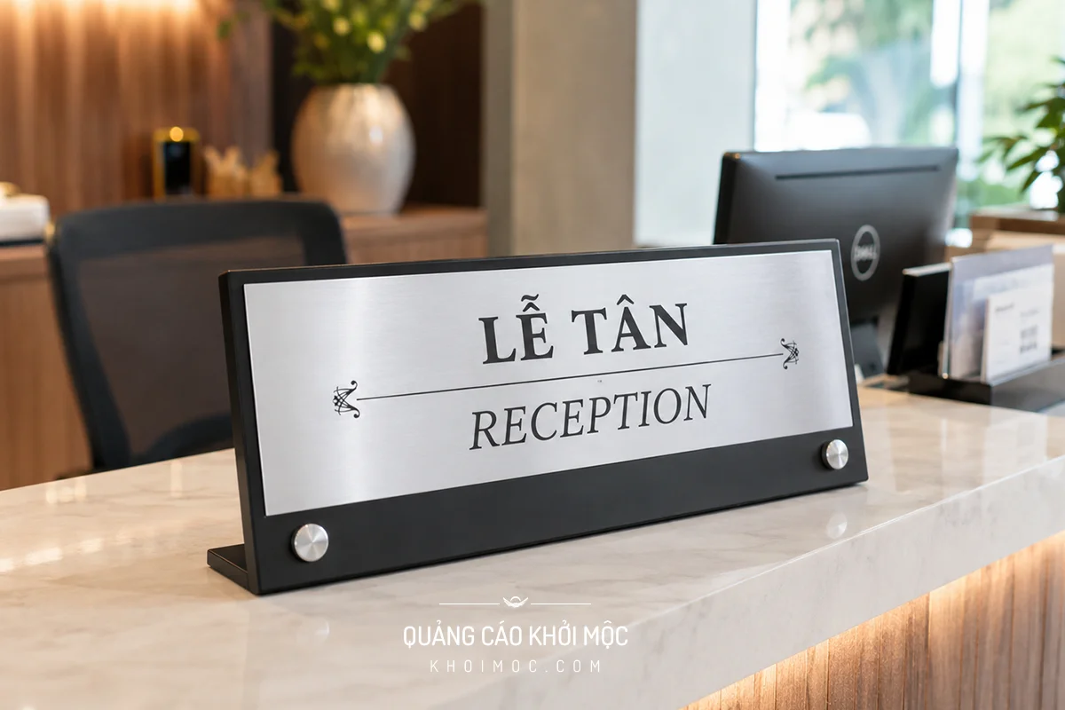 Bảng để bàn quầy lễ tân inox kết hợp mica