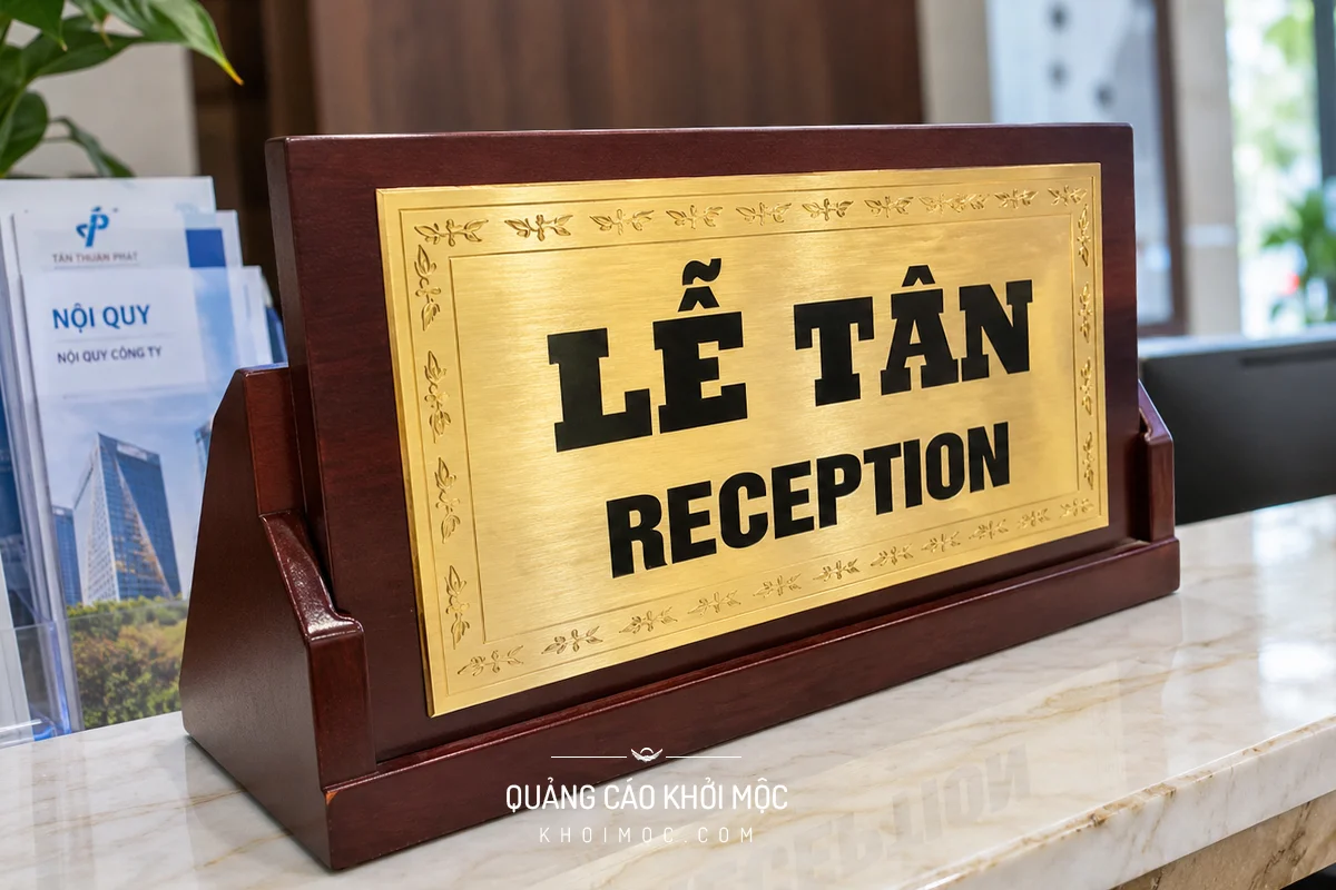 Bảng reception inox kết hợp gỗ sang trọng