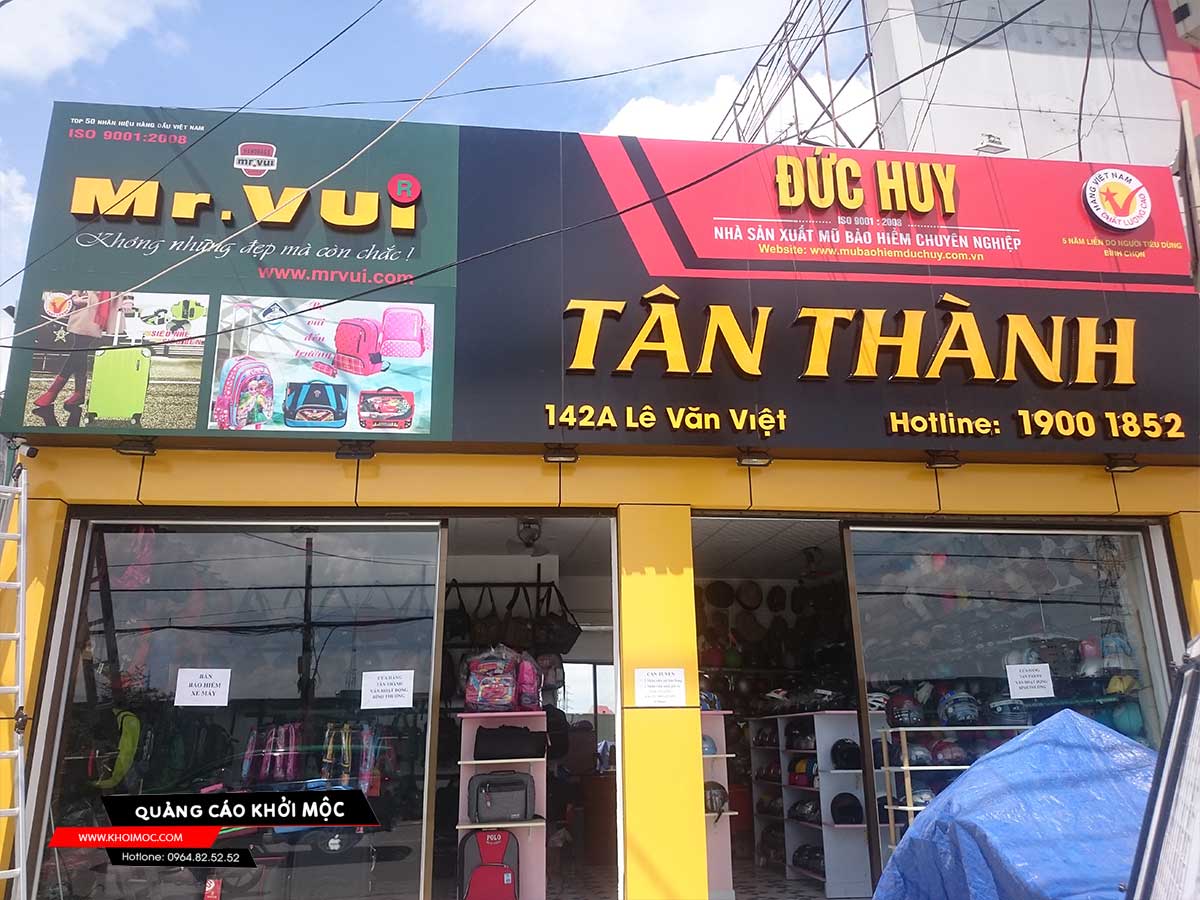 mẫu bảng hiệu shop thời trang túi xách tân thành bằng alu chữ nổi mica