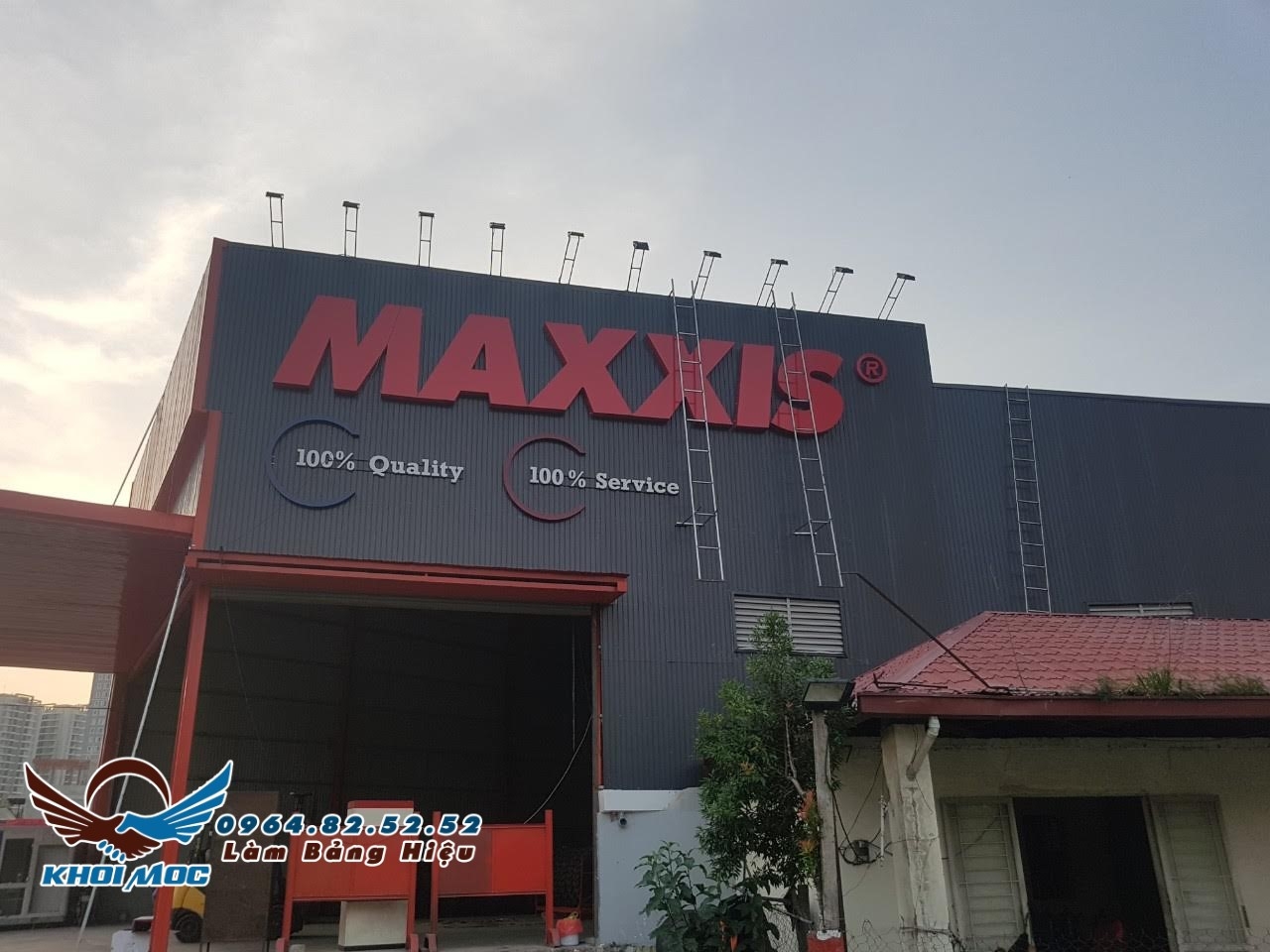Thi công bảng hiệu chữ nổi alu cho thương hiệu MAXXIS (2)