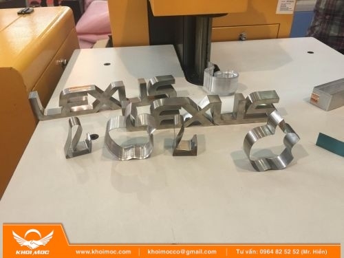 Ứng Dụng CNC Chữ Inox Trong Quảng Cáo62 âs
