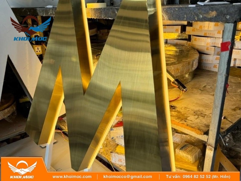 lắp đặt Chữ Nổi Inox giá rẻ6 khoimoc gia cong chu noi inox 2026 (1)