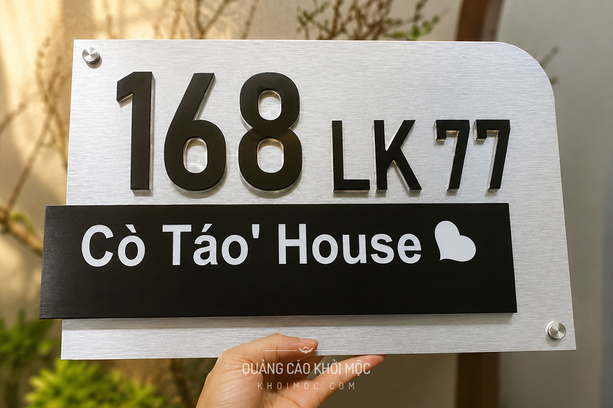 Bảng số nhà alu đen, chữ trắng Cò Táo' House số 168 LK77