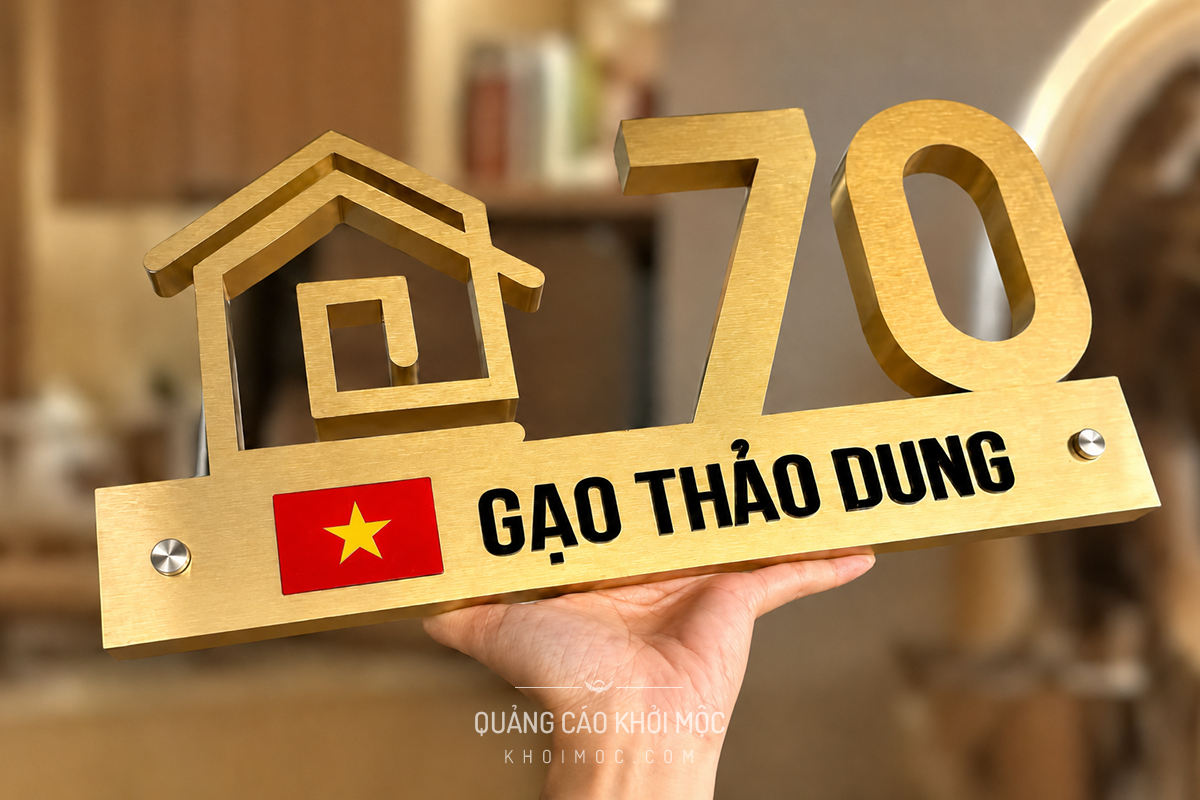Bảng số nhà inox vàng hình ngôi nhà có cờ Việt Nam, Gạo Thảo Dung số 70